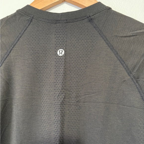 Lululemon Swiftly Tech Short-Sleeve Shirt 2.0 Hip Length - Picture 3 of 6